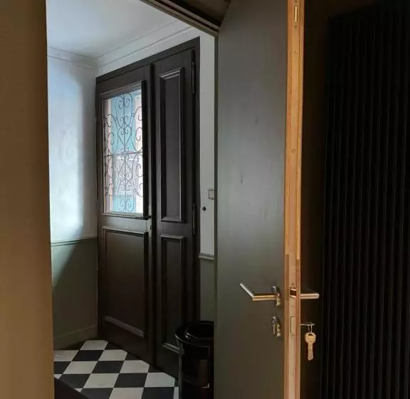 Aamiaismajoitus (B&B) La Chambre Des Trois églises