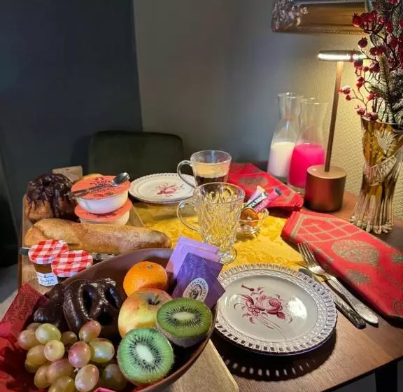 Aamiaismajoitus (B&B) La Chambre Des Trois églises