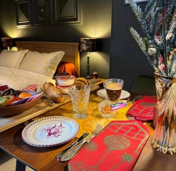 Aamiaismajoitus (B&B) La Chambre Des Trois églises