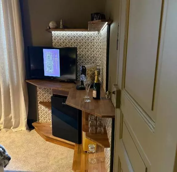 Aamiaismajoitus (B&B) La Chambre Des Trois églises