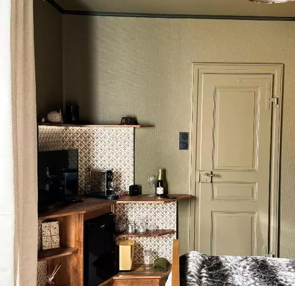 Aamiaismajoitus (B&B) La Chambre Des Trois églises