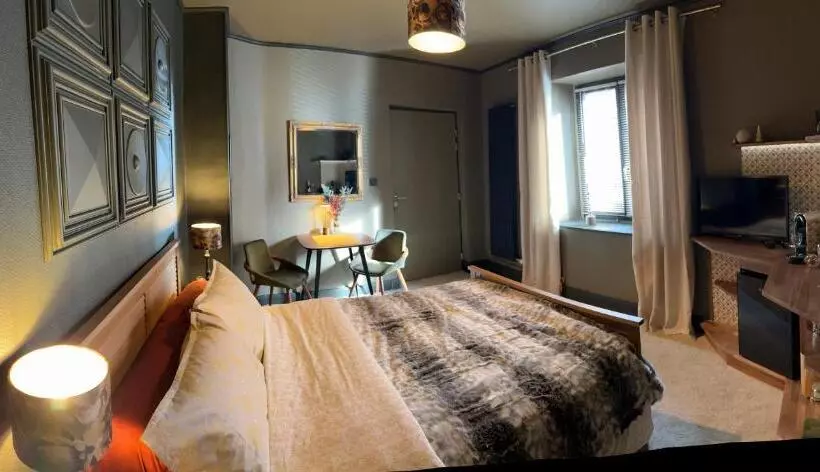 Aamiaismajoitus (B&B) La Chambre Des Trois églises