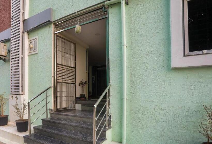 בית מלון כפרי Collection O Svs Grand Guest House