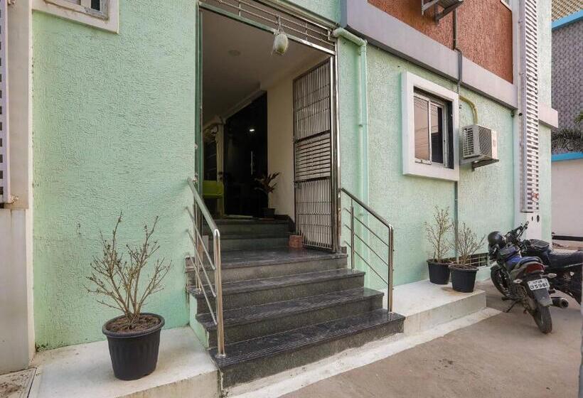 בית מלון כפרי Collection O Svs Grand Guest House