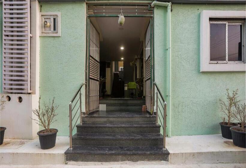 בית מלון כפרי Collection O Svs Grand Guest House