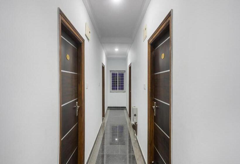 בית מלון כפרי Collection O Svs Grand Guest House