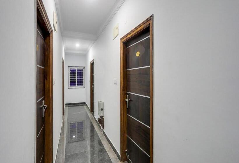 בית מלון כפרי Collection O Svs Grand Guest House