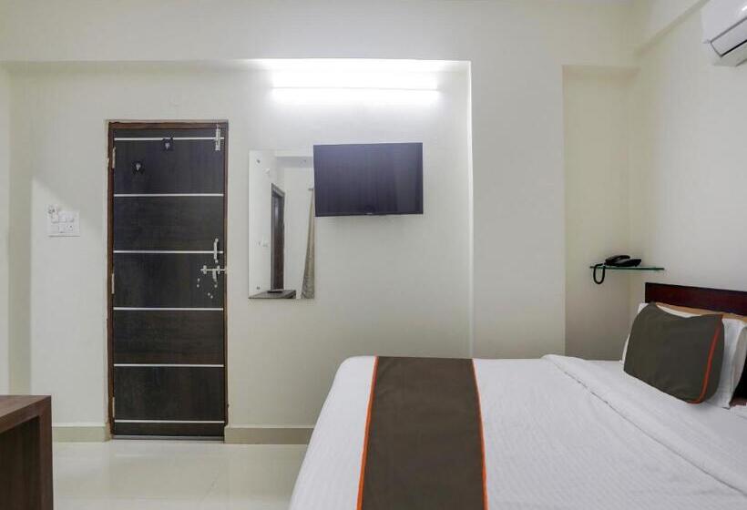 בית מלון כפרי Collection O Svs Grand Guest House