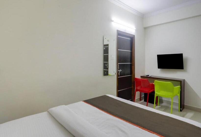 בית מלון כפרי Collection O Svs Grand Guest House