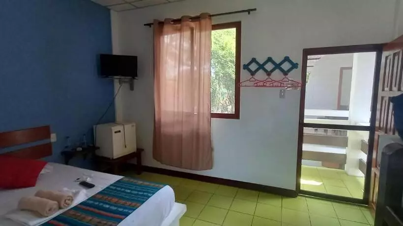 Hotelli Hosteria El Jardin De Playas