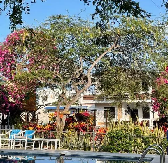 Hotelli Hosteria El Jardin De Playas