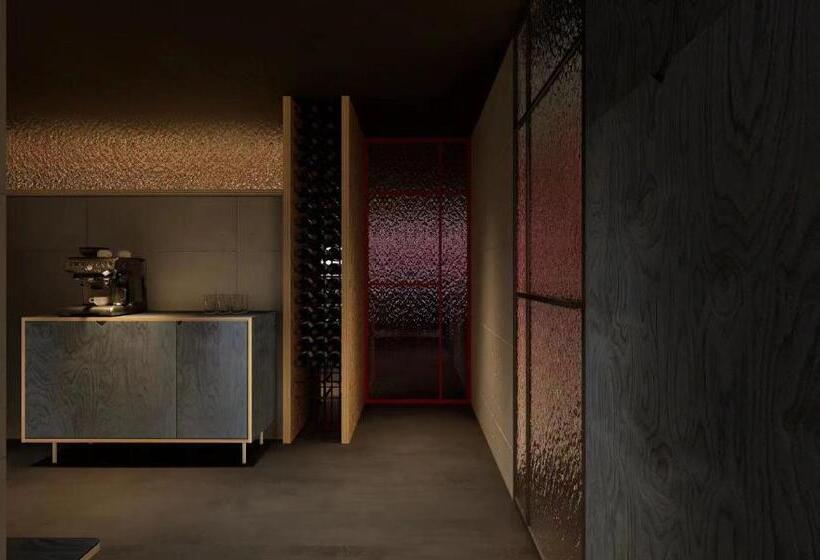 彼厅酒店hotel In Between