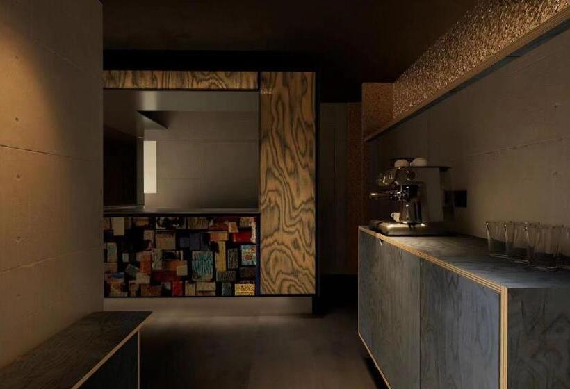 彼厅酒店hotel In Between