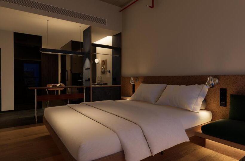 彼厅酒店hotel In Between