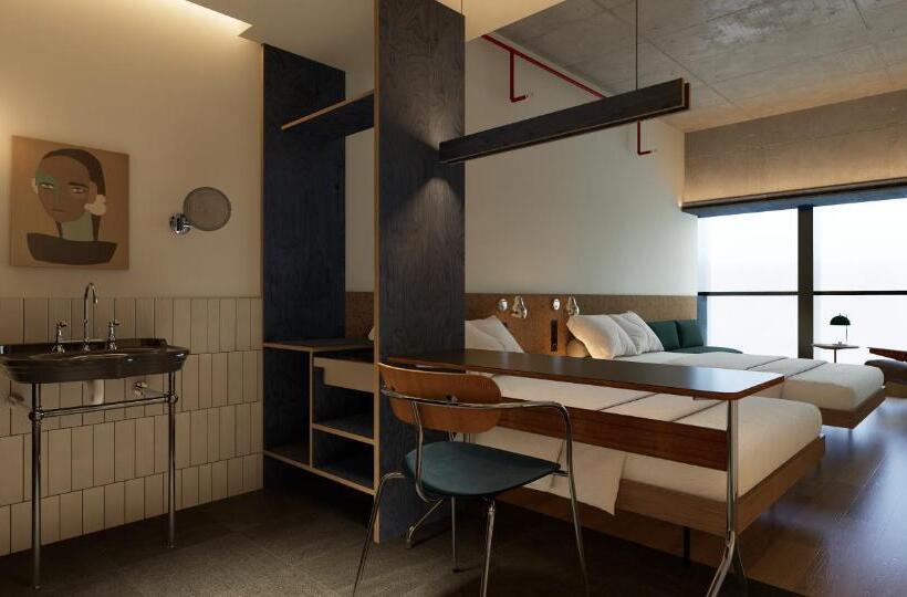 彼厅酒店hotel In Between