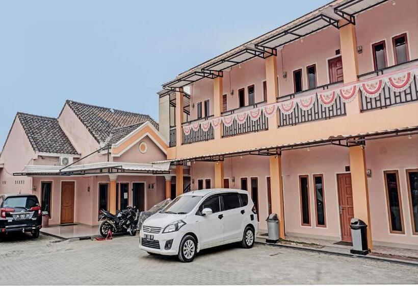 בית מלון כפרי Oyo 93187 Kusuma Residence Syariah