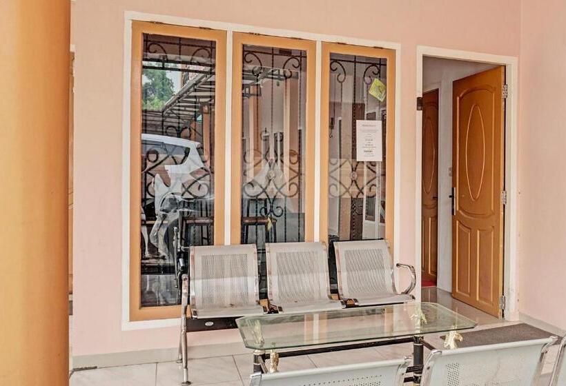 בית מלון כפרי Oyo 93187 Kusuma Residence Syariah