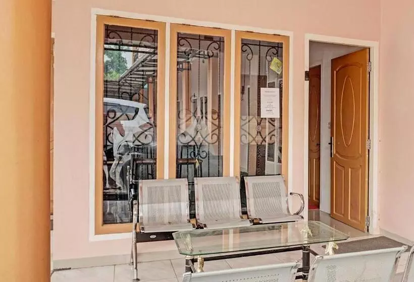 ホテル Oyo 93187 Kusuma Residence Syariah
