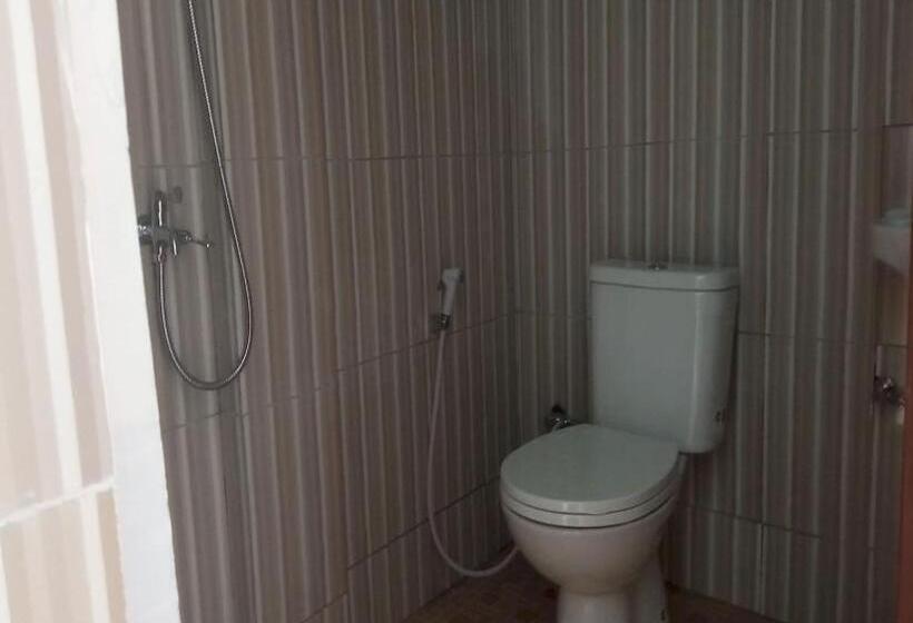 ホテル Oyo 93192 Andesta Guest House Syariah