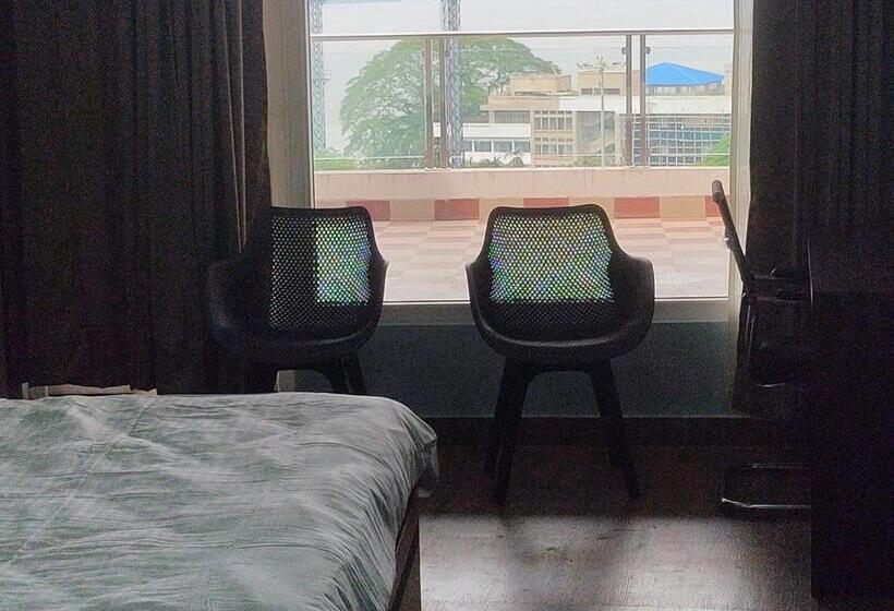 בית מלון כפרי River King City Palace