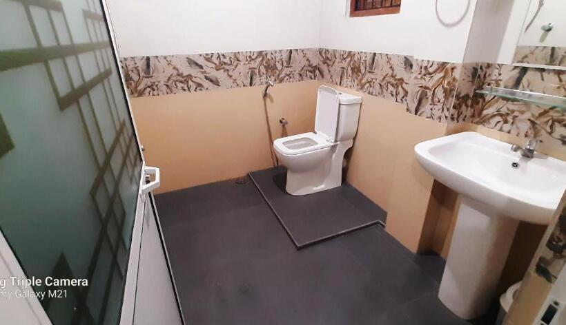 پانسیون Dhanuth Guest House