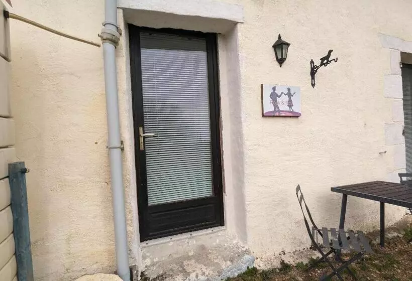 ペンション Guestroom Bouges Le Château, 1 Pièce, 3 Personnes Fr 1 591 536