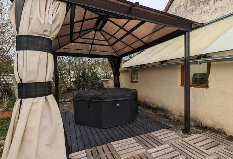 ペンション Guestroom Bouges Le Château, 1 Pièce, 3 Personnes Fr 1 591 536