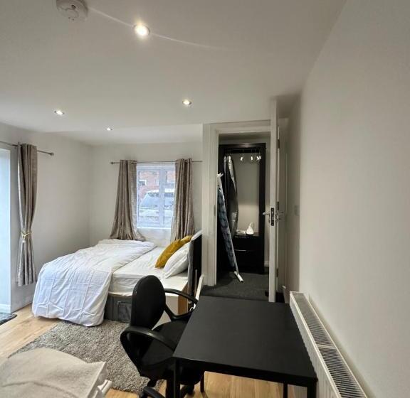 펜션 Keedonwood Road Bromley, Rooms With Free Wifi