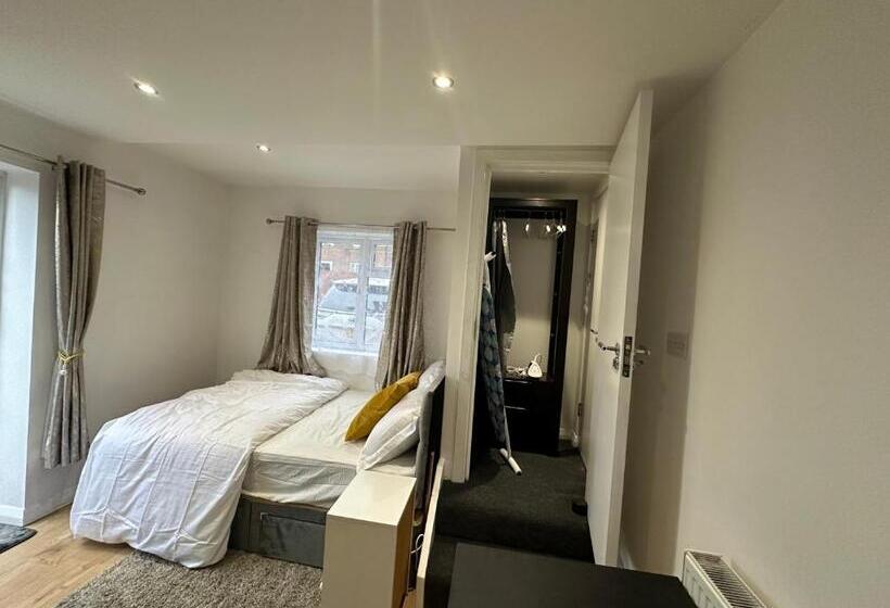펜션 Keedonwood Road Bromley, Rooms With Free Wifi