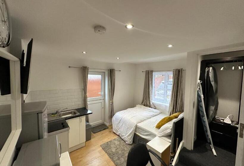 펜션 Keedonwood Road Bromley, Rooms With Free Wifi