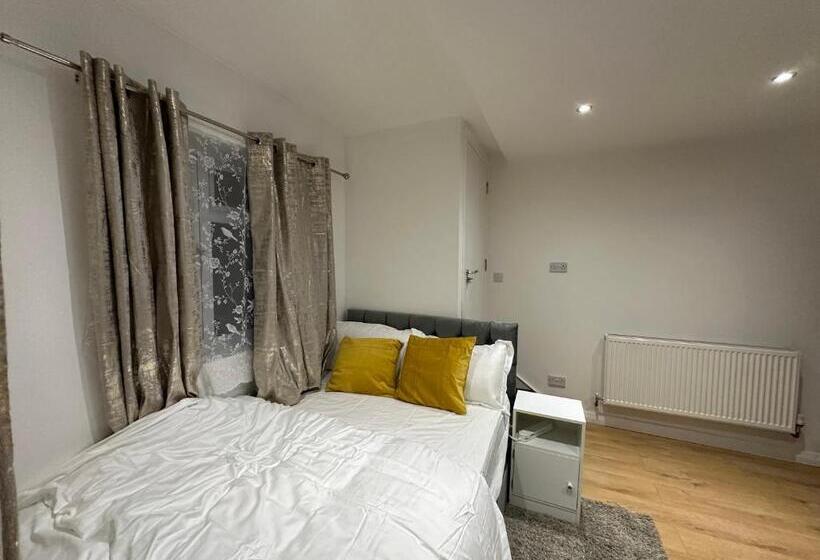 펜션 Keedonwood Road Bromley, Rooms With Free Wifi