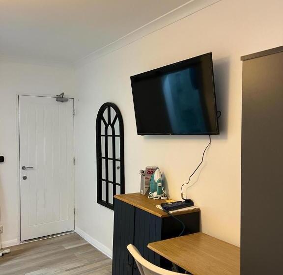 پانسیون Oxborne Rooms Uk   Wyatt