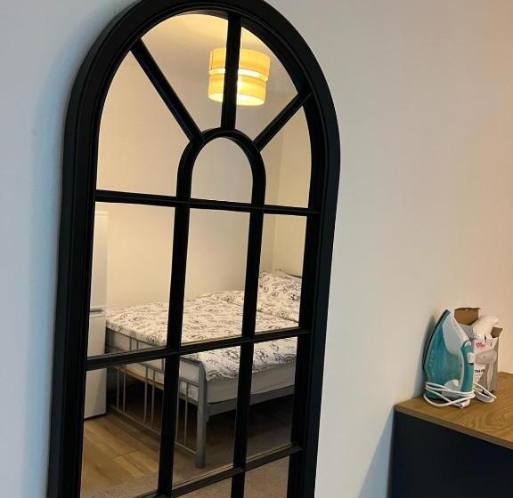 پانسیون Oxborne Rooms Uk   Wyatt