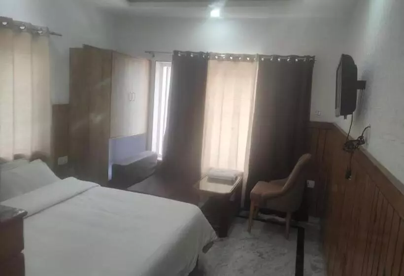 Hotel Chardham Prithvi Phata