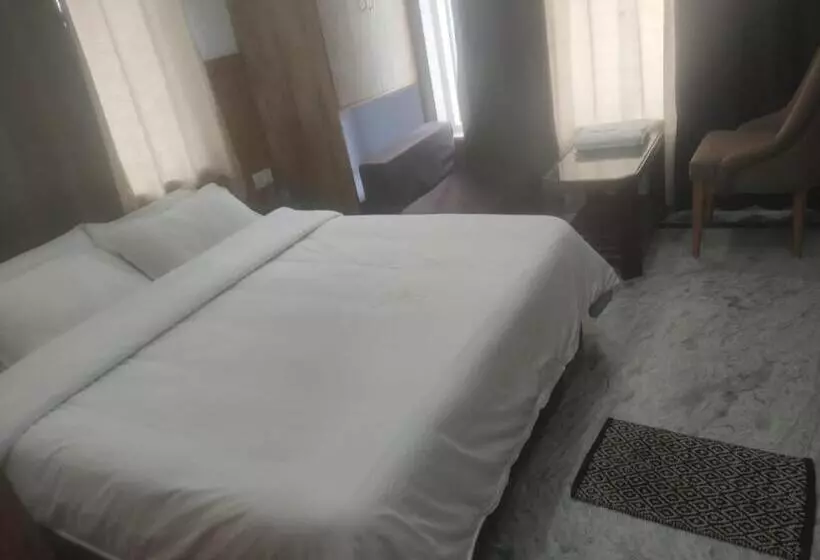 Hotel Chardham Prithvi Phata