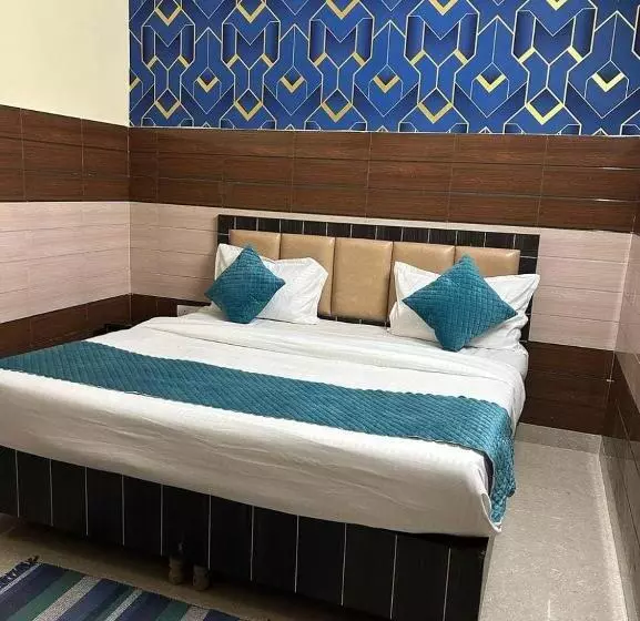 Play Hotel Kohinoor