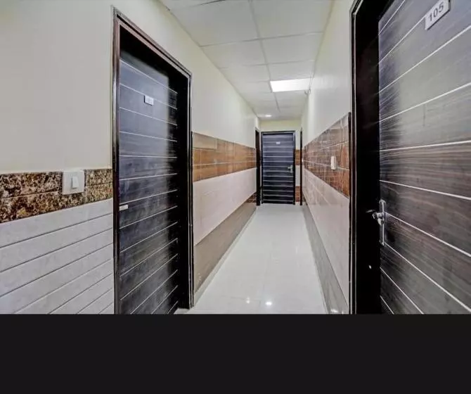 Play Hotel Kohinoor