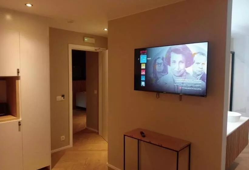 Aamiaismajoitus (B&B) Dionbulles & Dionlodge Guesthouse, Private Wellness Pool In Option