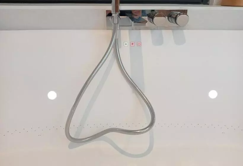 Aamiaismajoitus (B&B) Dionbulles & Dionlodge Guesthouse, Private Wellness Pool In Option