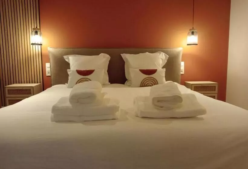 Aamiaismajoitus (B&B) Dionbulles & Dionlodge Guesthouse, Private Wellness Pool In Option