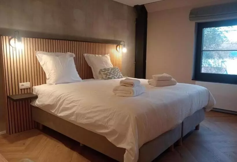 Aamiaismajoitus (B&B) Dionbulles & Dionlodge Guesthouse, Private Wellness Pool In Option