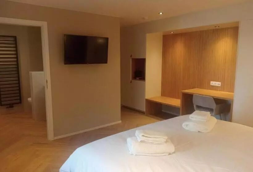 Aamiaismajoitus (B&B) Dionbulles & Dionlodge Guesthouse, Private Wellness Pool In Option