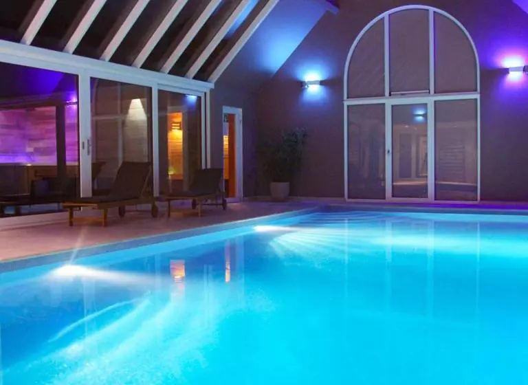 Aamiaismajoitus (B&B) Dionbulles & Dionlodge Guesthouse, Private Wellness Pool In Option