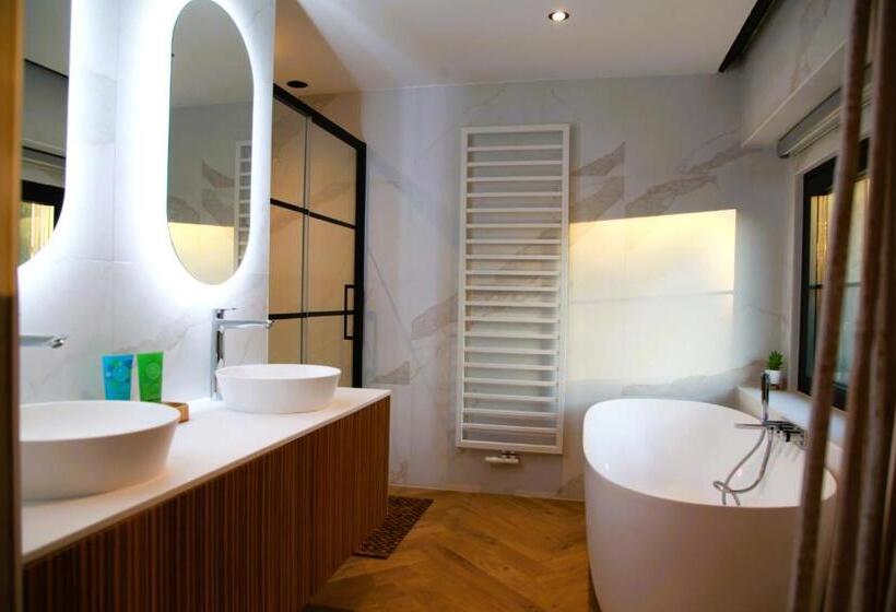 Bed and Breakfast Dionbulles & Dionlodge Guesthouse, Private Wellness Pool In Option