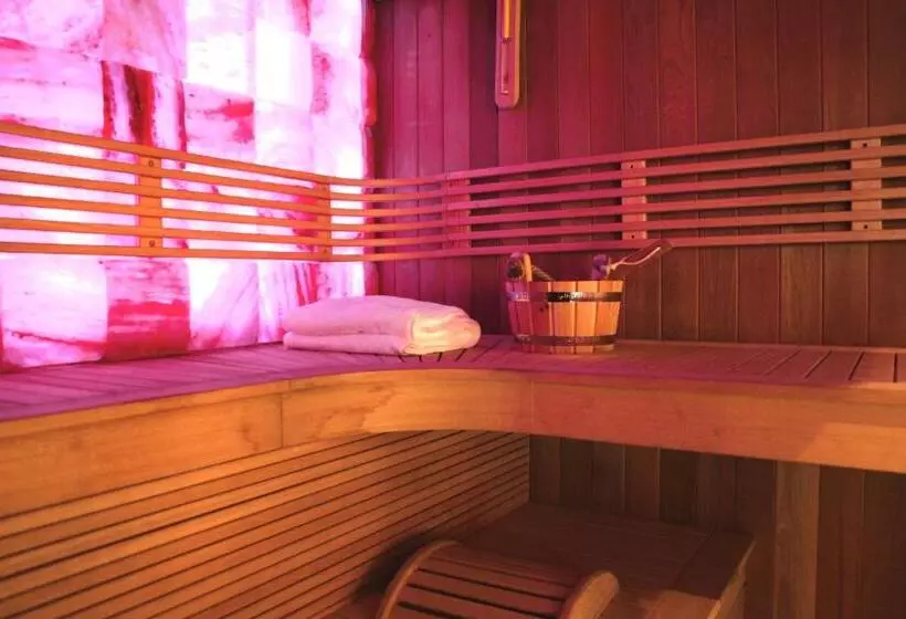 Aamiaismajoitus (B&B) Dionbulles & Dionlodge Guesthouse, Private Wellness Pool In Option