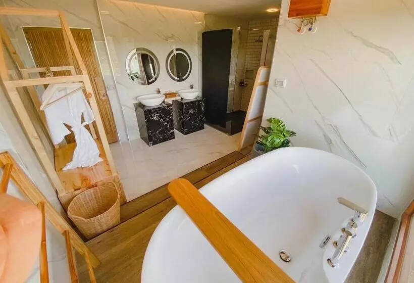 Hotelli Cirrus Valley Hill Resort