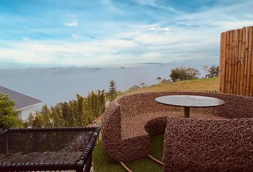 Hotelli Cirrus Valley Hill Resort