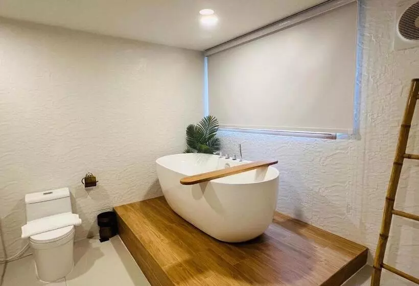 Hotelli Cirrus Valley Hill Resort