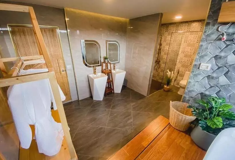 Hotelli Cirrus Valley Hill Resort