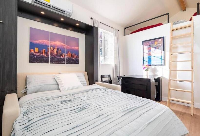 بنسيون Beautiful Downey Guest House